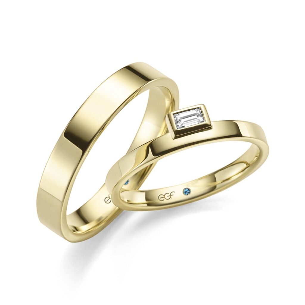 Ringe aus poliertem Gold mit Diamant im Baguette-Schliff.